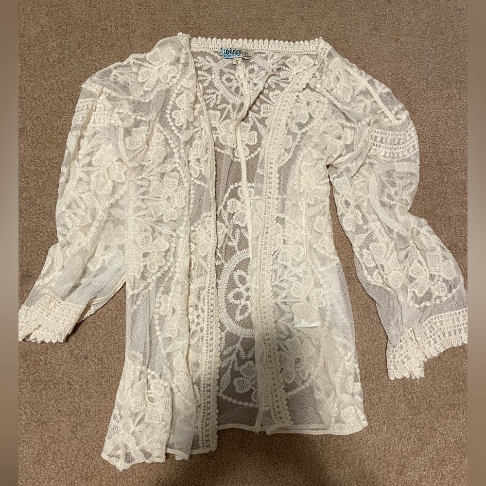 Rebellion Again Ivory Lace Trim Embroidery Lace Mesh Short Kimono, Small